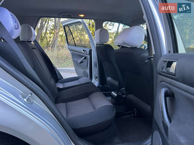 Хэтчбек Volkswagen Golf 2001 в Чернигове