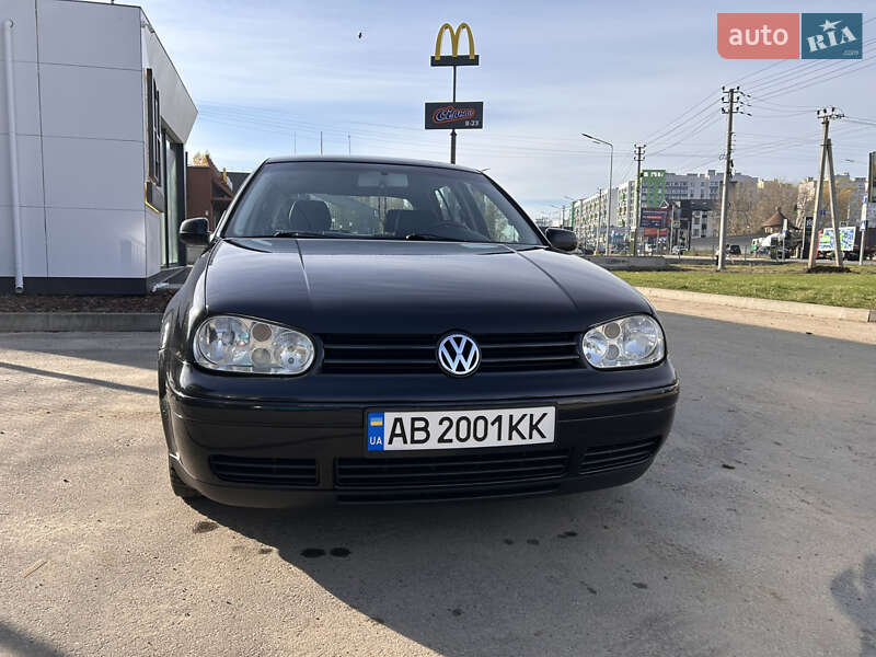 Хэтчбек Volkswagen Golf 2002 в Киеве