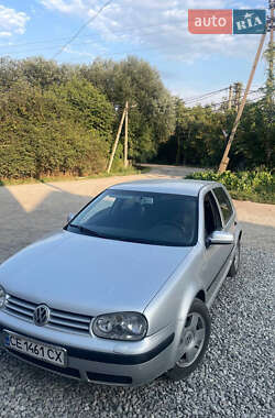 Хетчбек Volkswagen Golf 2003 в Чернівцях