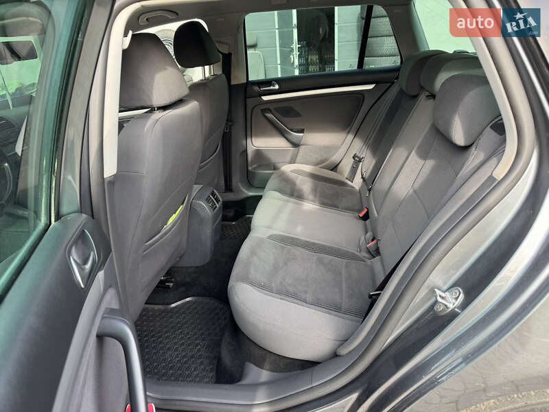 Універсал Volkswagen Golf 2009 в Старокостянтинові