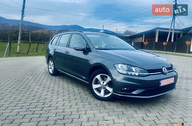 Универсал Volkswagen Golf 2019 в Сваляве