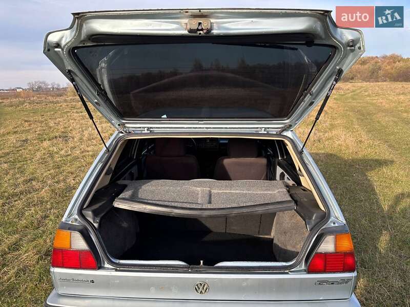 Хэтчбек Volkswagen Golf 1988 в Теофиполе