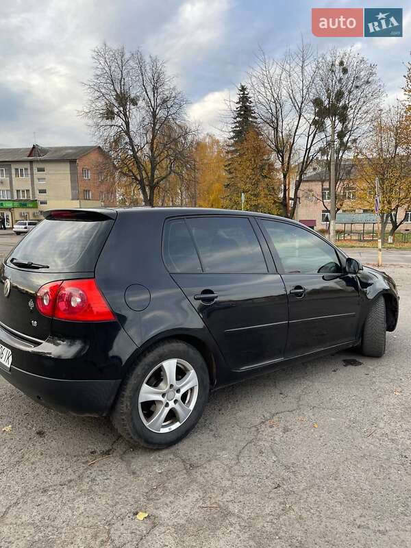 Хэтчбек Volkswagen Golf 2004 в Дубно