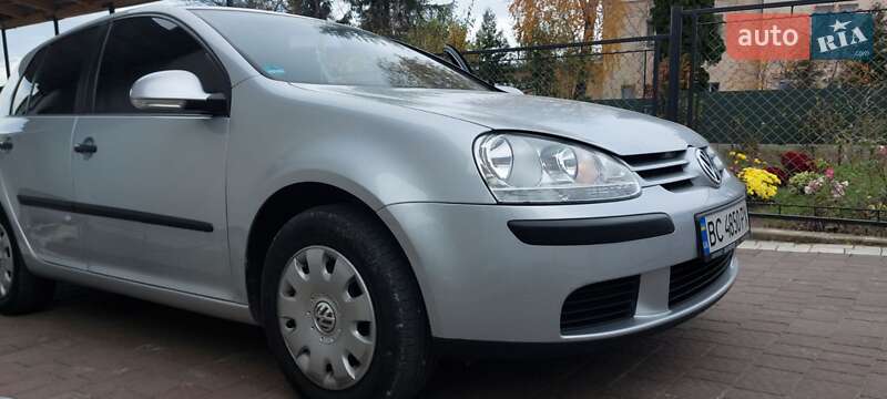 Хетчбек Volkswagen Golf 2004 в Бориславі