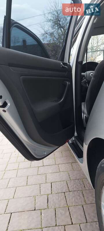 Хетчбек Volkswagen Golf 2004 в Бориславі