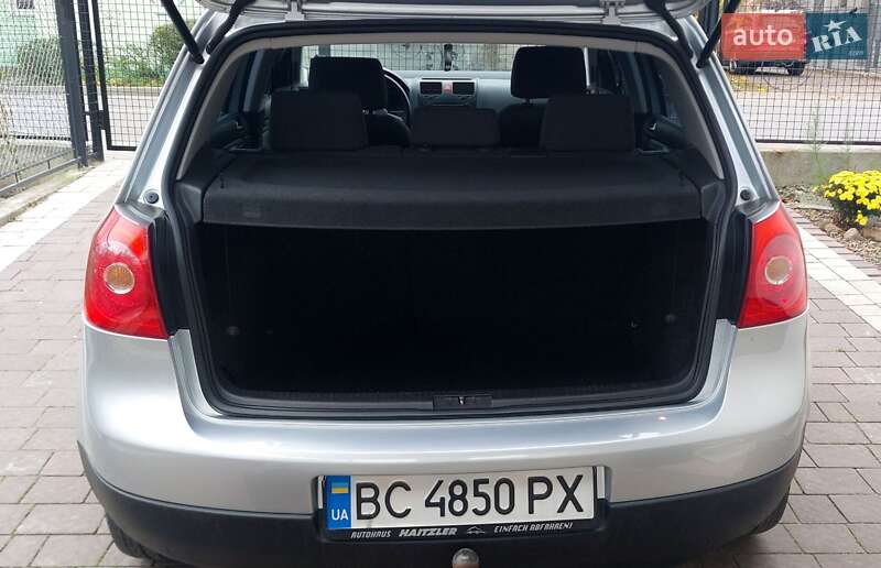 Хетчбек Volkswagen Golf 2004 в Бориславі