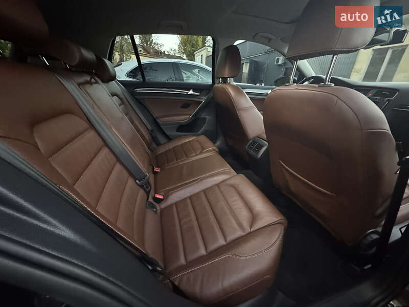 Хэтчбек Volkswagen Golf 2014 в Одессе