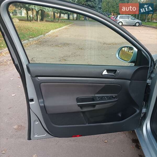 Універсал Volkswagen Golf 2009 в Житомирі