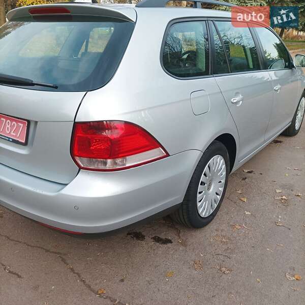 Універсал Volkswagen Golf 2009 в Житомирі