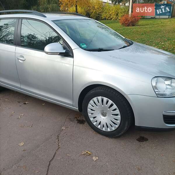 Універсал Volkswagen Golf 2009 в Житомирі