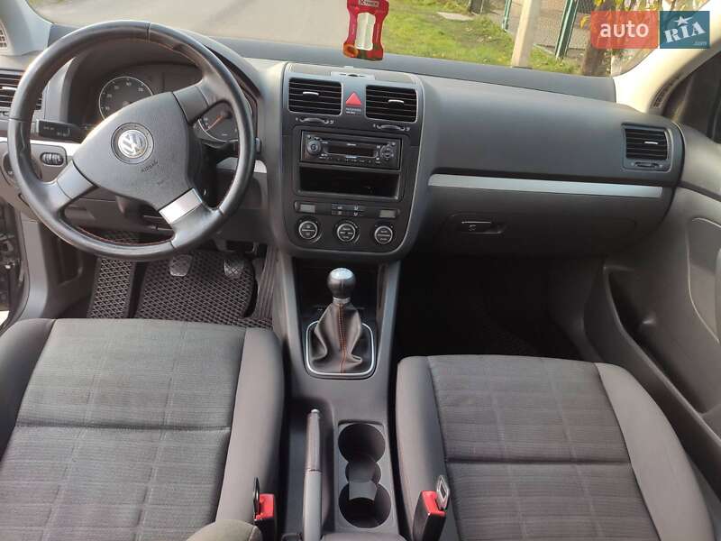 Хэтчбек Volkswagen Golf 2006 в Ковеле