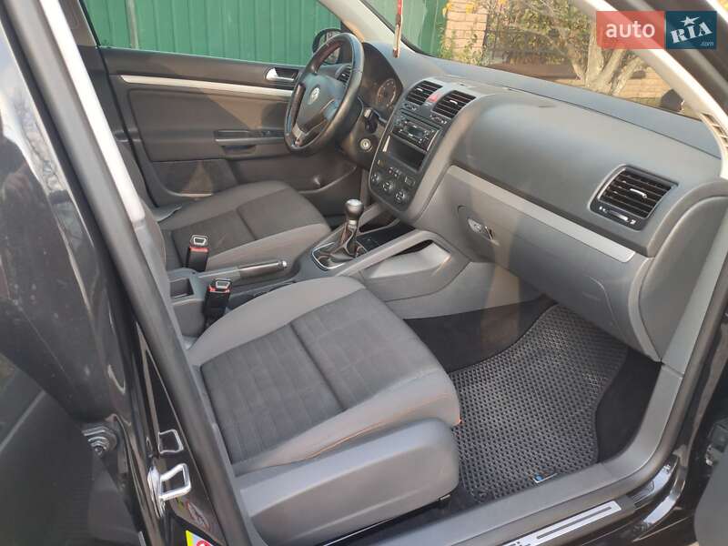 Хэтчбек Volkswagen Golf 2006 в Ковеле