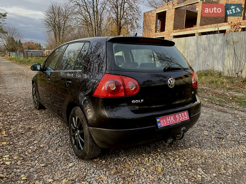 Хэтчбек Volkswagen Golf 2007 в Ровно