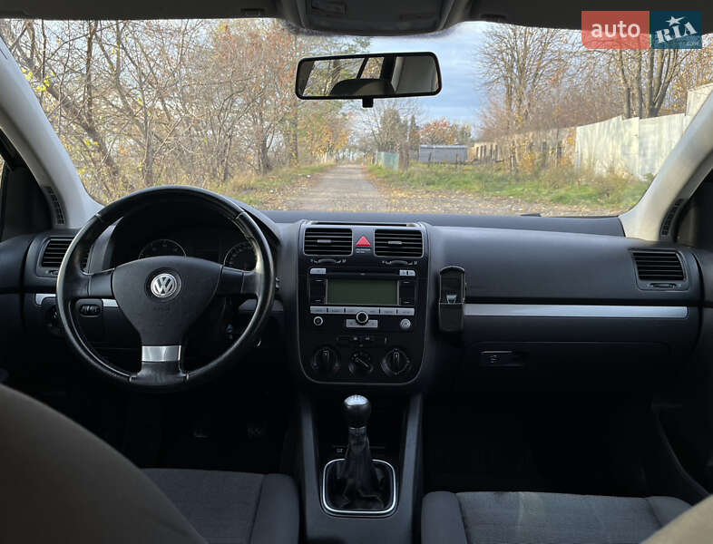 Хэтчбек Volkswagen Golf 2007 в Ровно