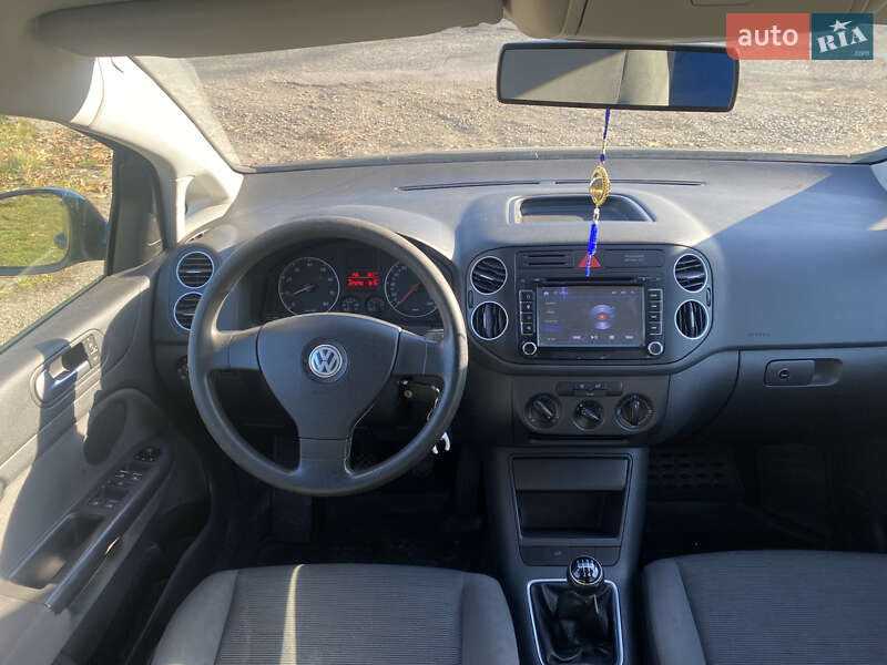 Хэтчбек Volkswagen Golf 2005 в Косове