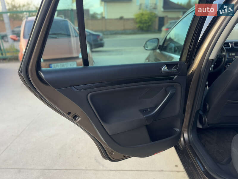 Универсал Volkswagen Golf 2012 в Бердичеве