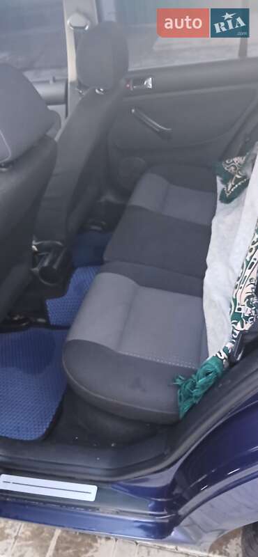 Хэтчбек Volkswagen Golf 2003 в Кропивницком