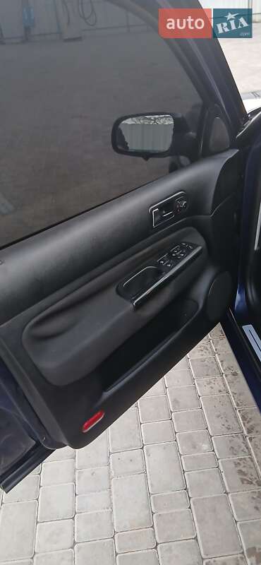 Хэтчбек Volkswagen Golf 2003 в Кропивницком