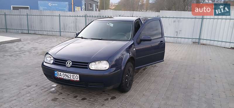 Хэтчбек Volkswagen Golf 2003 в Кропивницком