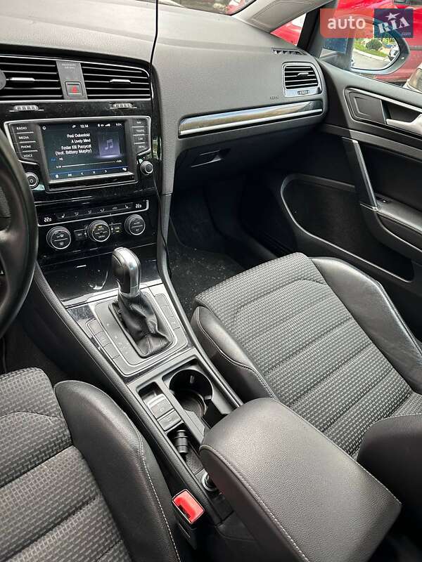 Универсал Volkswagen Golf 2016 в Тернополе