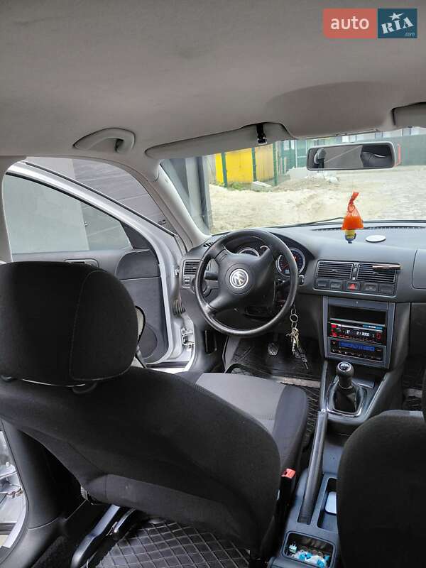 Хэтчбек Volkswagen Golf 2002 в Ивано-Франковске