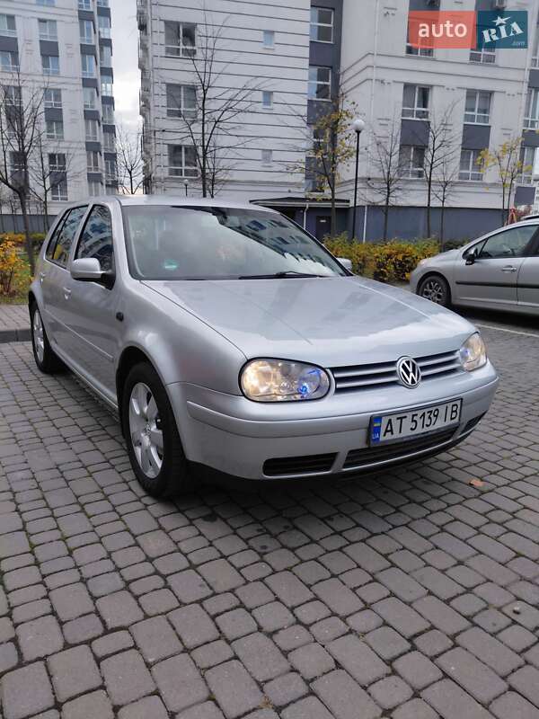 Хэтчбек Volkswagen Golf 2002 в Ивано-Франковске