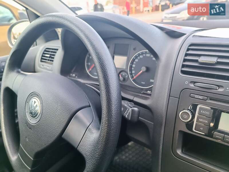 Хэтчбек Volkswagen Golf 2009 в Киеве