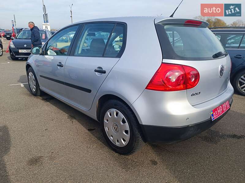 Хэтчбек Volkswagen Golf 2009 в Киеве