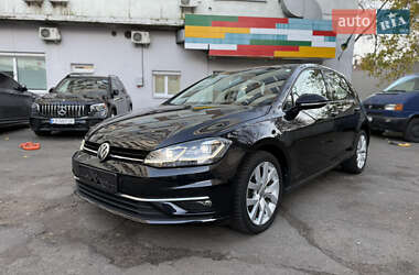 Хэтчбек Volkswagen Golf 2018 в Киеве