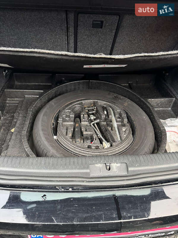 Хэтчбек Volkswagen Golf 2009 в Луцке