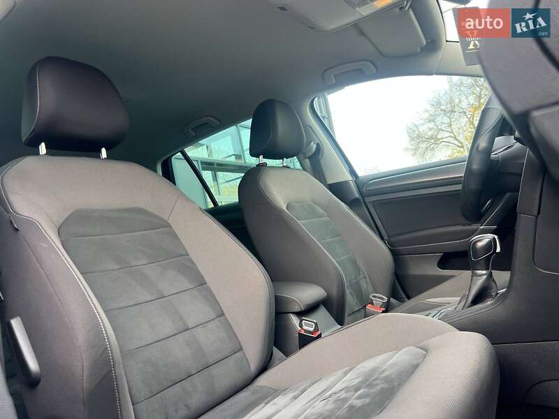 Хэтчбек Volkswagen Golf 2019 в Ивано-Франковске