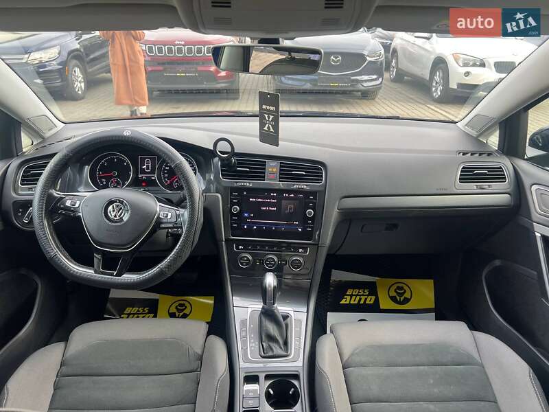 Хэтчбек Volkswagen Golf 2019 в Ивано-Франковске