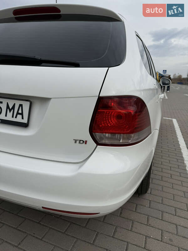 Універсал Volkswagen Golf 2013 в Львові