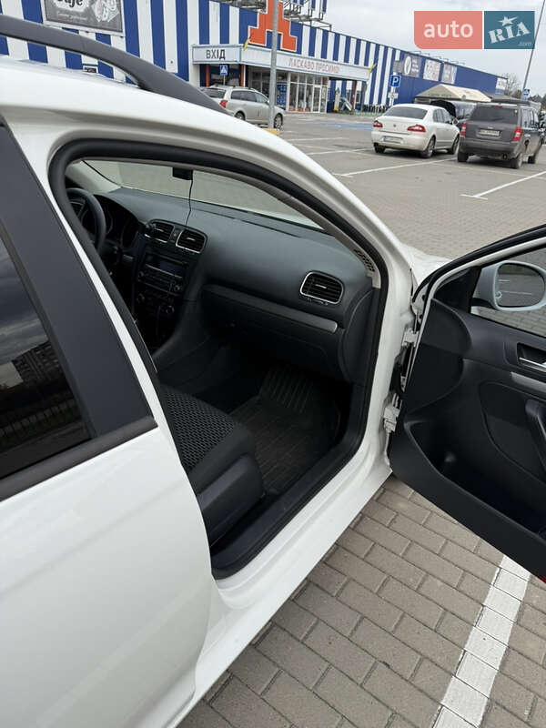 Універсал Volkswagen Golf 2013 в Львові