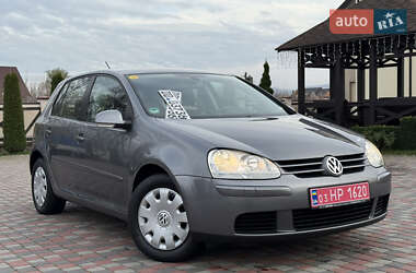 Хетчбек Volkswagen Golf 2005 в Чернівцях