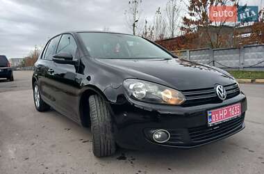 Хэтчбек Volkswagen Golf 2010 в Луцке