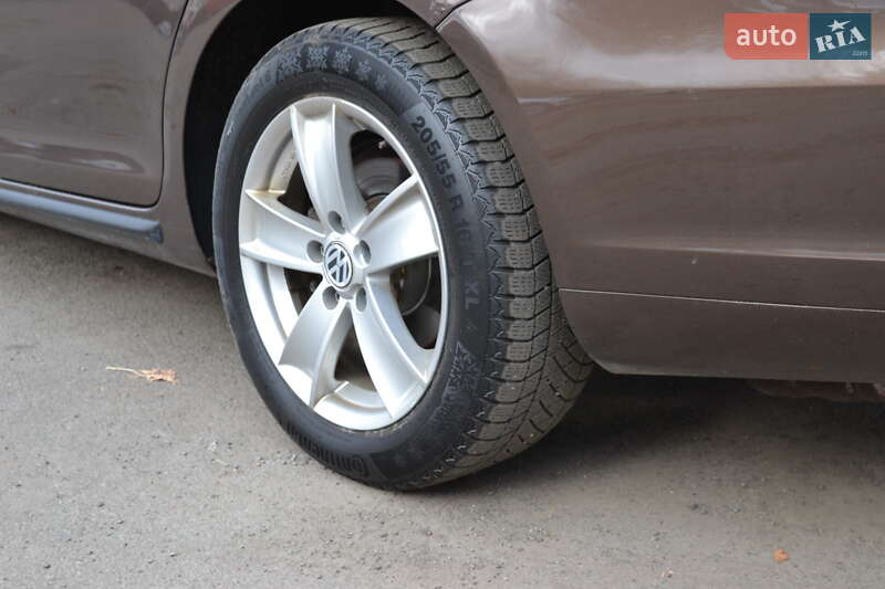 Универсал Volkswagen Golf 2012 в Луцке