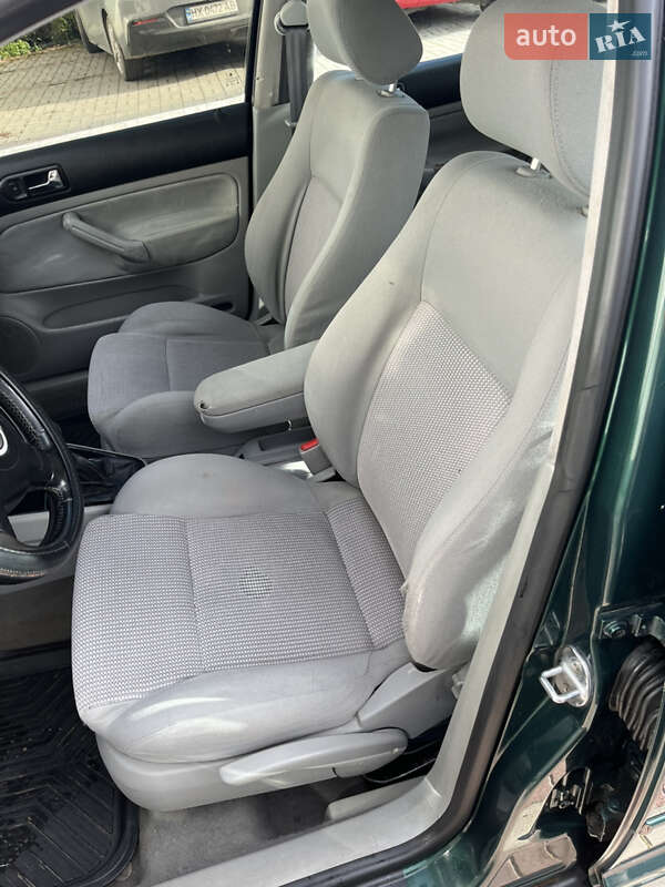 Хэтчбек Volkswagen Golf 2000 в Каменец-Подольском