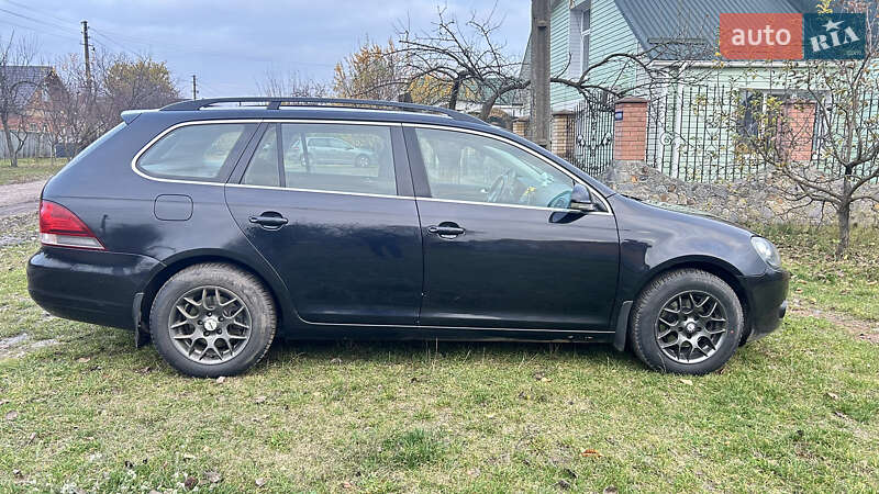 Универсал Volkswagen Golf 2010 в Сумах