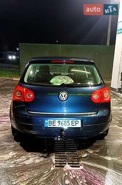Хэтчбек Volkswagen Golf 2004 в Киеве