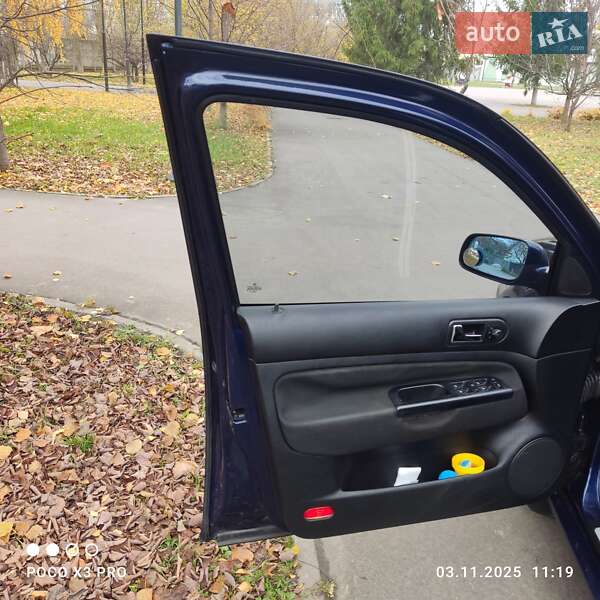 Хэтчбек Volkswagen Golf 2001 в Харькове