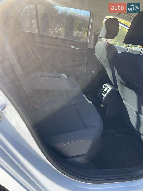 Хэтчбек Volkswagen Golf 2021 в Черновцах