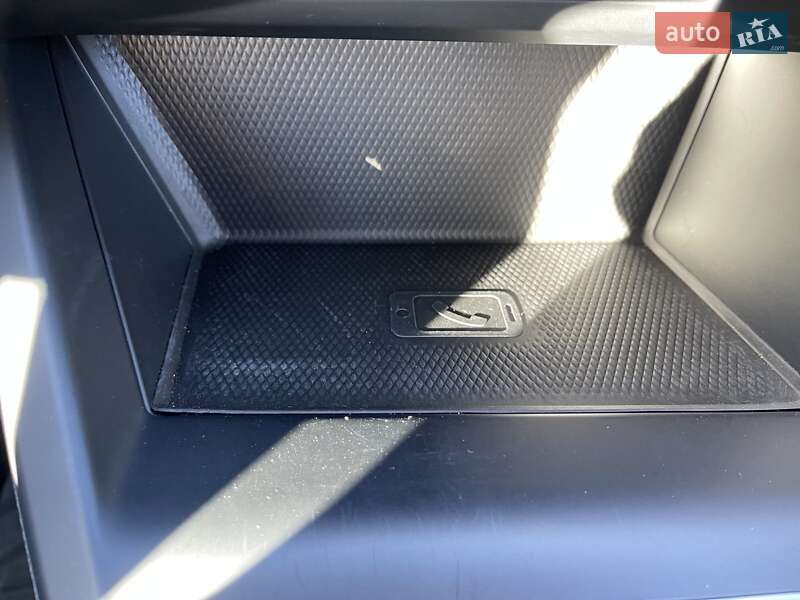 Хэтчбек Volkswagen Golf 2021 в Черновцах