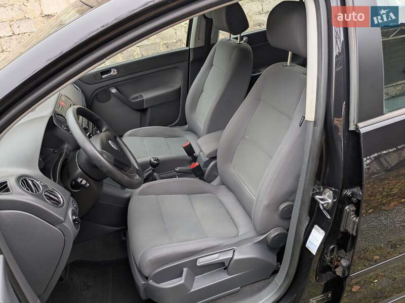 Хэтчбек Volkswagen Golf 2005 в Звягеле