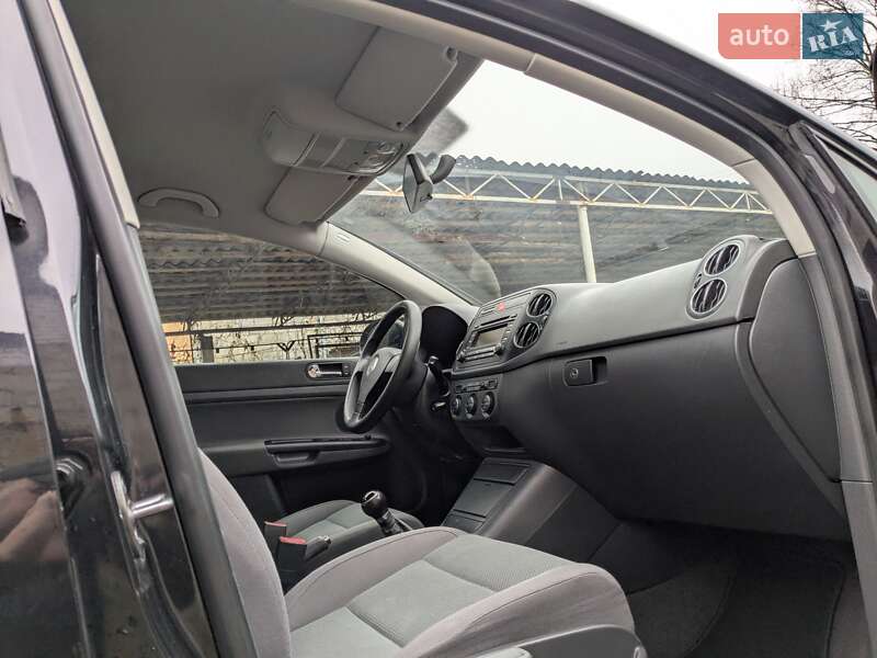 Хэтчбек Volkswagen Golf 2005 в Звягеле