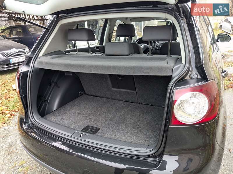 Хэтчбек Volkswagen Golf 2005 в Звягеле