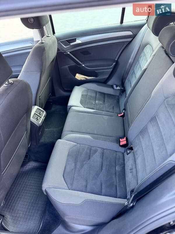 Универсал Volkswagen Golf 2017 в Луцке