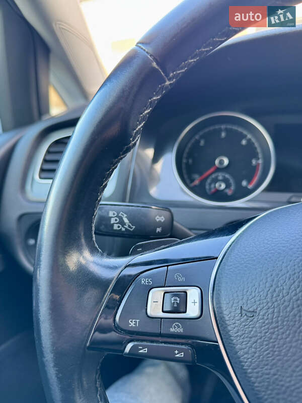 Универсал Volkswagen Golf 2017 в Луцке