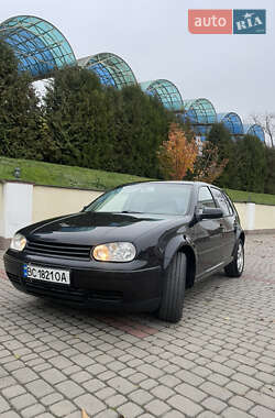 Хэтчбек Volkswagen Golf 2001 в Остроге