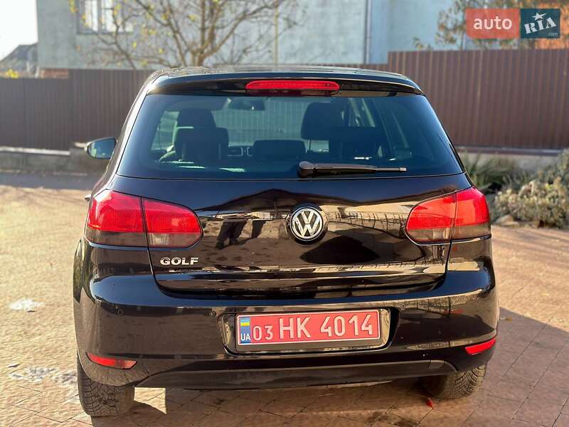 Хэтчбек Volkswagen Golf 2010 в Луцке